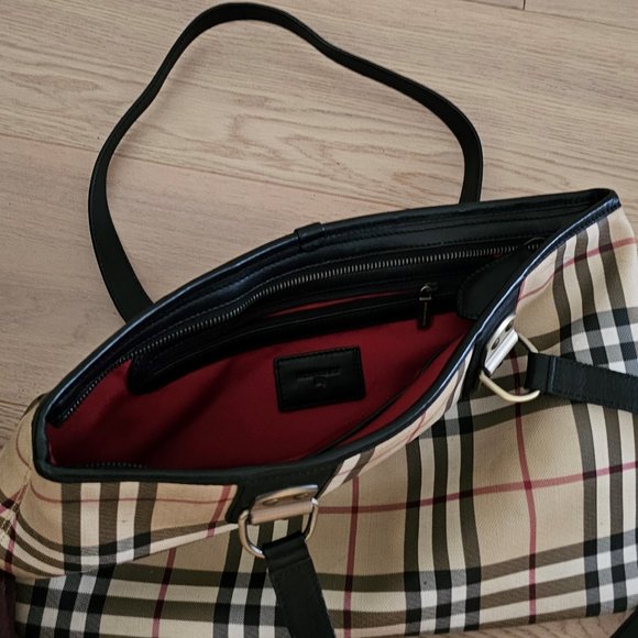 BURBERRY PURSE - Picture 2 of 7